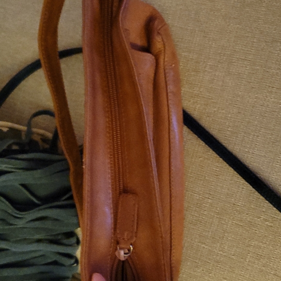 Kenneth Cole brown / Cognac Leather purse - Picture 3 of 5